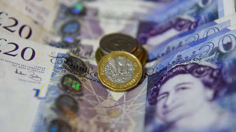 La libra cae a su nivel más bajo en 18 meses luego que May aplazara la votación sobre el Brexit
