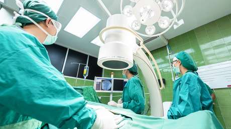 "El médico se fue de vacaciones, la atendía por WhatsApp": Muere una argentina tras cirugía estética