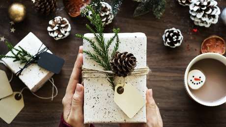 Antes de morir le deja regalos para las próximas 14 Navidades a su vecina de dos años