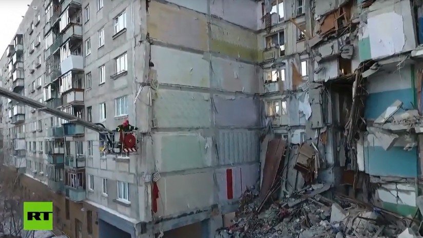 VIDEO: Un dron capta la magnitud de la destrucción tras el derrumbe parcial del edificio en Rusia
