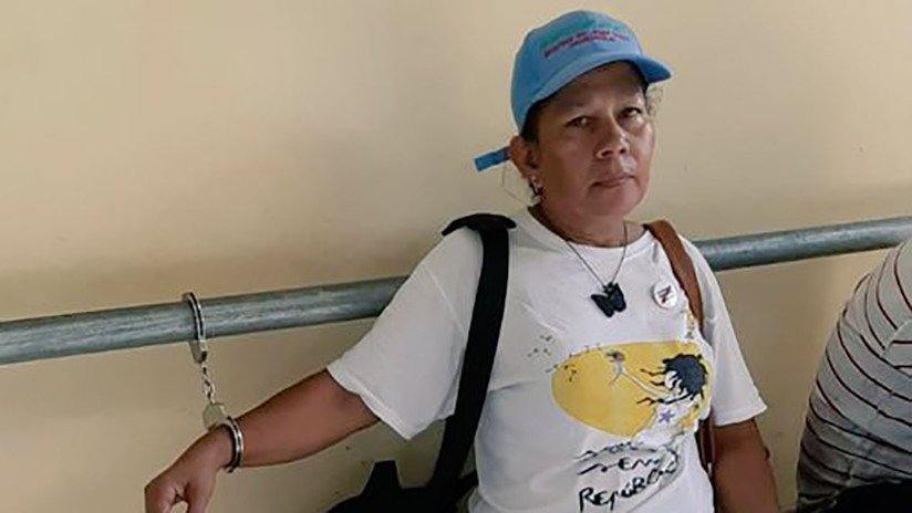 Policía panameña detiene a periodista ecuatoriana mientras grababa a una jueza