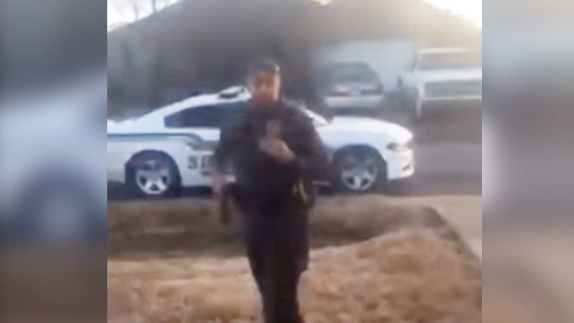 VIDEO: Despiden a un policía en EE.UU. por dispararle a un chihuahua que ladraba sin cesar
