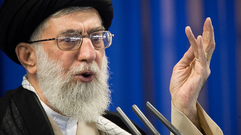 Líder supremo de Irán: Algunos funcionarios de EE.UU. son "idiotas de primer orden"
