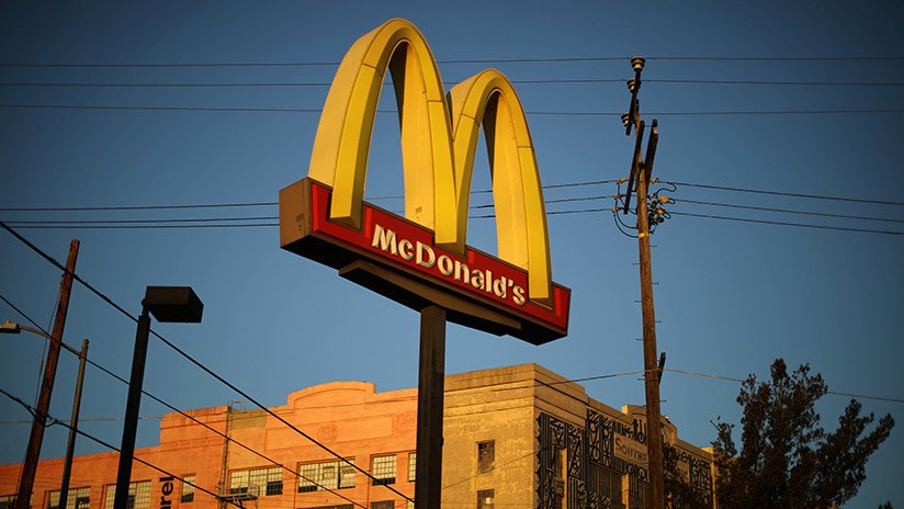 "Espero que no tengas sed en tu turno": McDonald's amenaza a empleados por su derecho al descanso