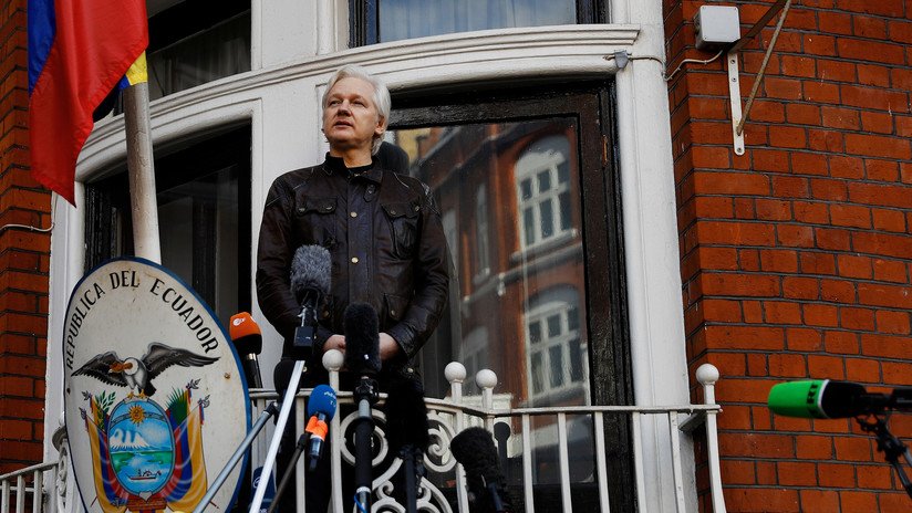 Recaudan fondos para defensa de Assange por temor a expulsión de embajada ecuatoriana