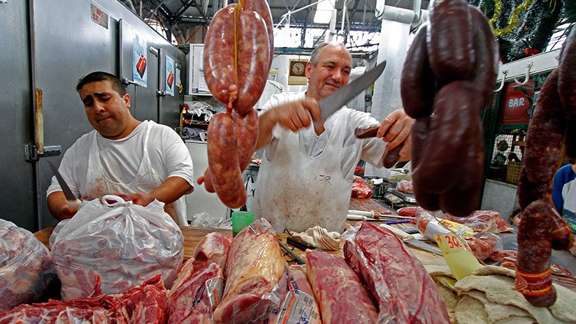 ¿Canibalismo o receta vegana? Un español enseña cómo preparar morcilla con sangre humana (VIDEO)