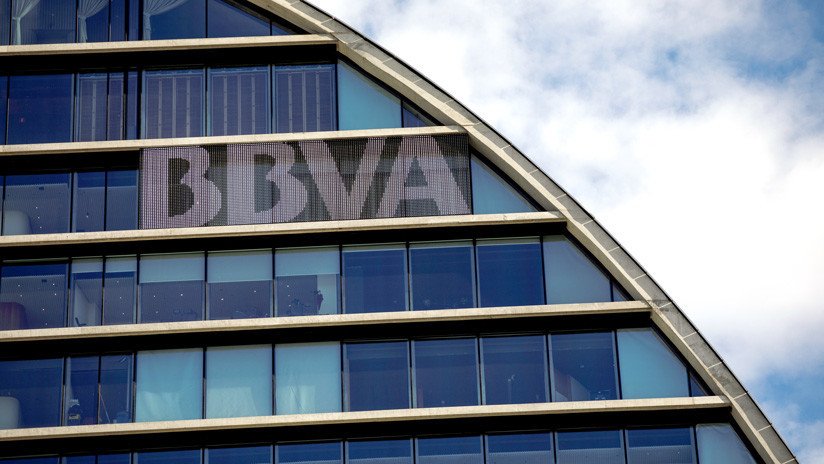 Escándalo en España: Miles de políticos, empresarios y periodistas fueron espiados por el BBVA