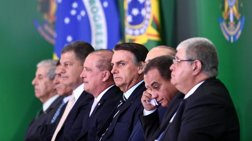 Limpieza ideológica en el gobierno de Bolsonaro: Más de 300 despidos y contratación de allegados