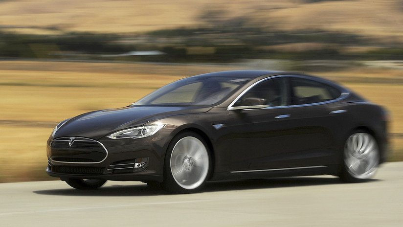 Tesla llama a revisión a unos 14.000 autos en China por problemas con los airbags