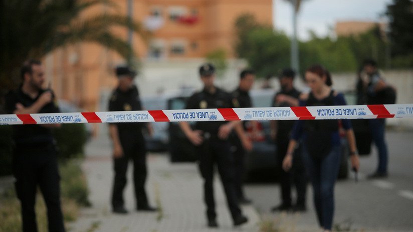 Un español condenado por matar a su esposa asesina presuntamente a su abogada y después se suicida 