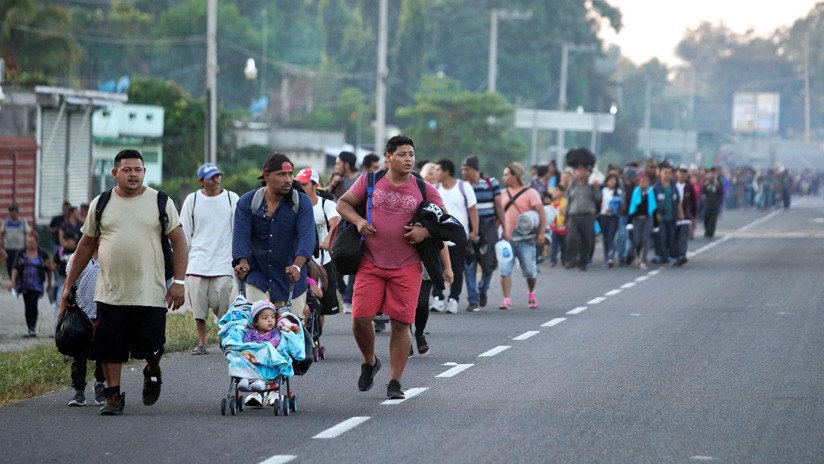 México autoriza las primeras tarjetas humanitarias a nueva caravana migrante