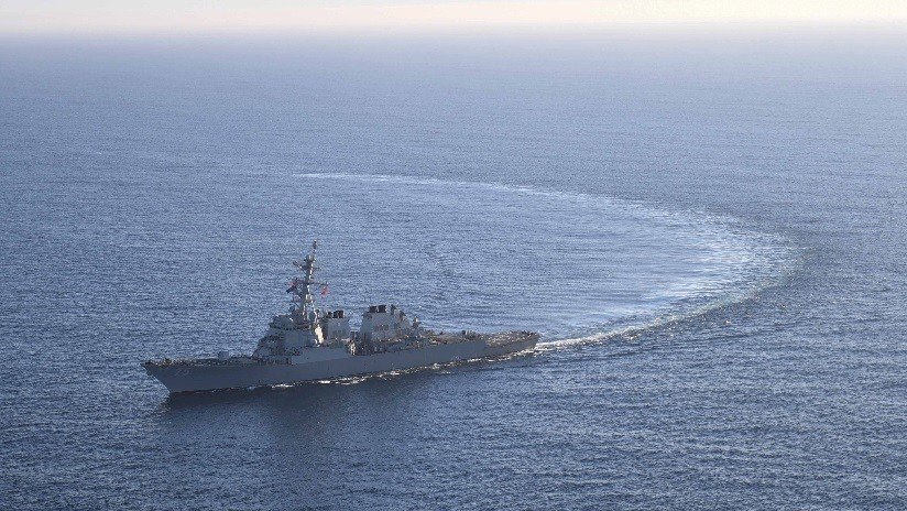 La Flota rusa vigila el buque de guerra de EE.UU. USS Donald Cook tras su entrada en el mar Negro