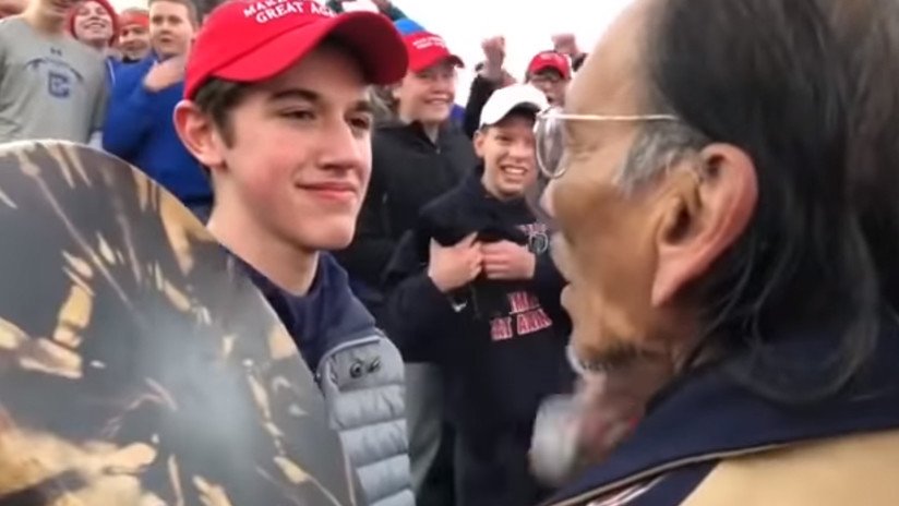 VIDEO: Enfrentamiento entre un nativo americano y estudiantes pro-Trump divide a EE.UU.