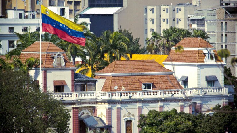 El Gobierno de Venezuela dice que los militares sublevados pretendían asaltar la sede del Ejecutivo