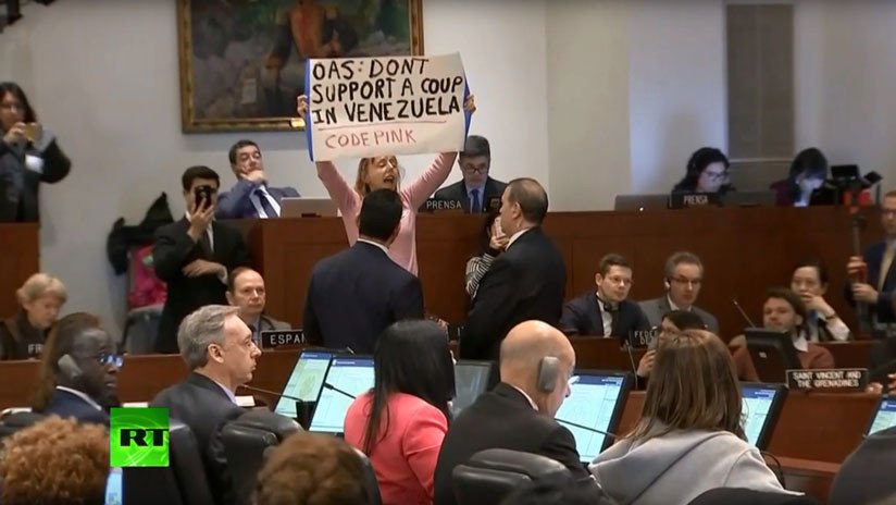 "No apoyen un golpe de Estado en Venezuela": Manifestante irrumpe en la reunión de la OEA (VIDEO)