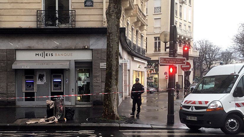Unos ladrones ponen el cartel de 'cerrado' y emplean más de 3 horas en robar un banco de París