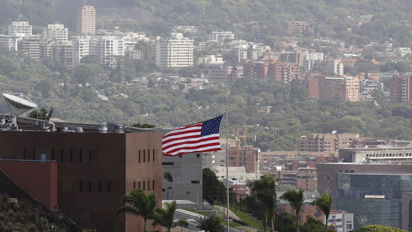 ¿Qué puede pasar en Venezuela si los funcionarios de EE.UU. desacatan la orden de desalojar la embajada?