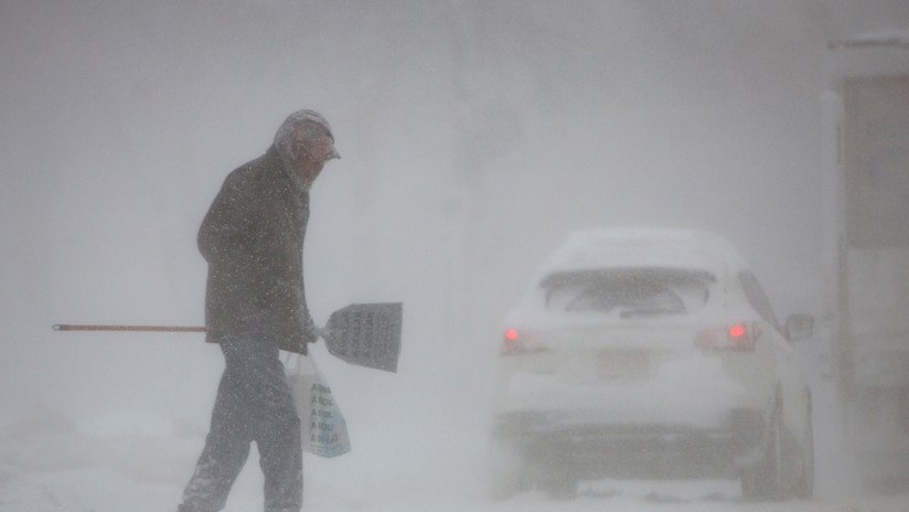 FOTO: Temporal invernal en EE.UU. genera un accidente de más de 20 coches en una carretera