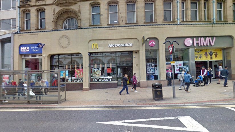 Un hombre resulta herido en el rostro en un ataque con machete en un McDonald's del Reino Unido