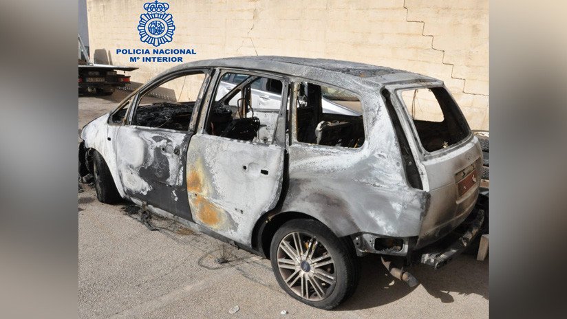 Una mujer prende fuego a un coche con su novio dentro después de que la agrediera en España