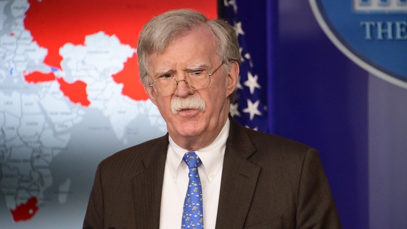 "Cuanto antes, mejor": John Bolton desea a Maduro "una jubilación en una playa lejos de Venezuela"