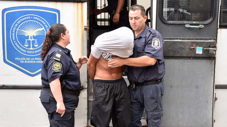 VIDEO: Momento en que trasladan a los jóvenes acusados de violar a una adolescente en Argentina