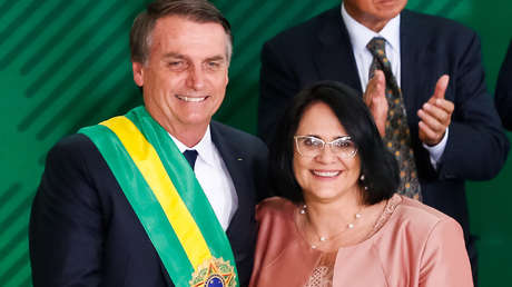 "El niño viste de azul y la niña de rosa": El polémico video de la ministra de la Mujer de Brasil
