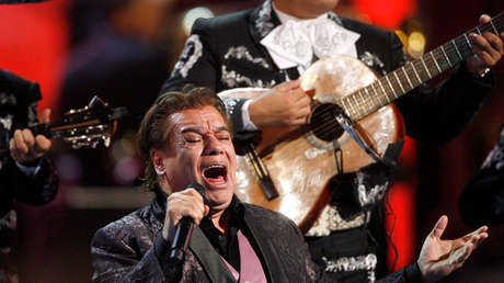 El hijo de Juan Gabriel publica en Instagram fotos inéditas de su padre 