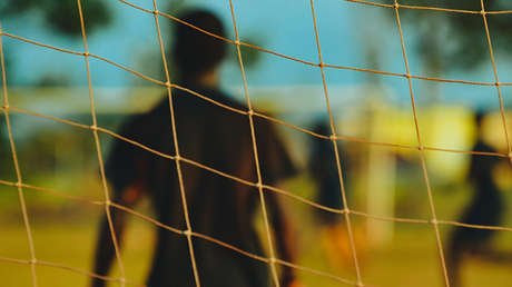 VIDEO: El espectacular golazo de un portero norirlandés desde más de 60 metros