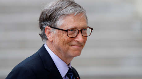 FOTO: Captan a Bill Gates haciendo cola por una hamburguesa 