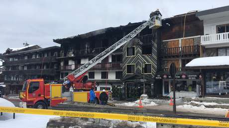 VIDEOS: Un gran incendio en la famosa estación de esquí francesa de Courchevel se cobra dos vidas
