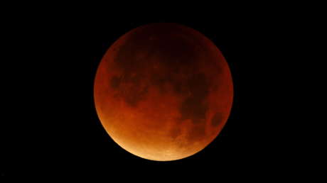 VIDEOS: El espectacular 'triple' fenómeno de la 'superluna de sangre'