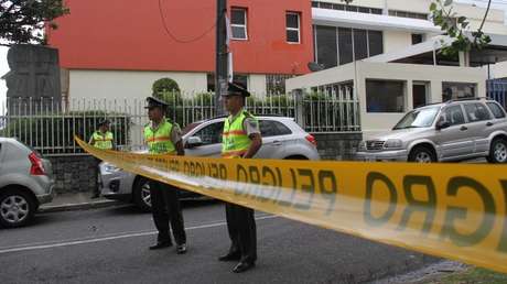 Polémica en Ecuador tras apuñalar hombre a su novia embarazada ante la mirada de policías y testigos