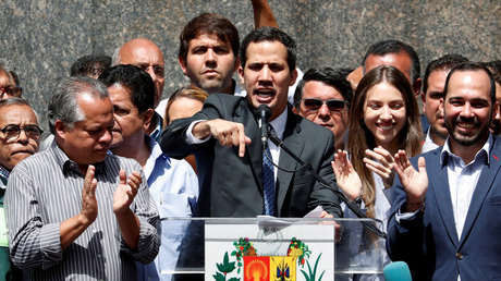 Juan Guaidó llama a militares inconformes a una insurrección en Venezuela y convoca a gran movilización