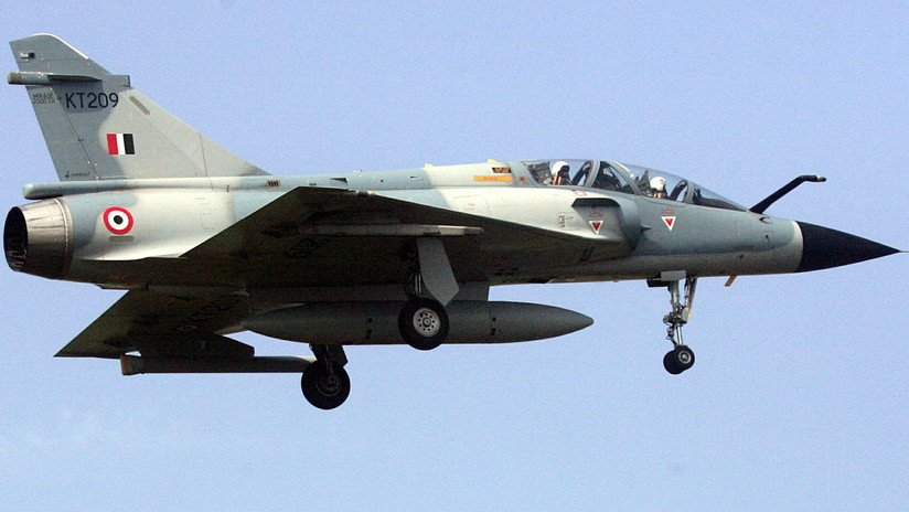 FOTOS, VIDEOS: Un avión de combate Mirage 2000 se estrella en la India y deja dos muertos