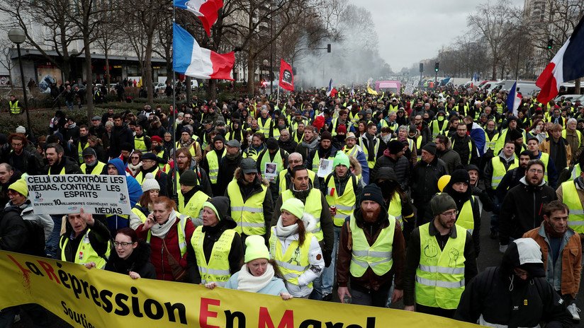 Macron: "Yo también soy un 'chaleco amarillo' si esto significa querer que el trabajo se pague mejor"