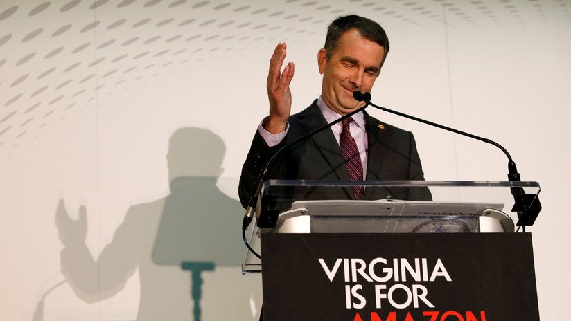 "Definitivamente, no soy yo": el gobernador de Virginia no dimite tras ser identificado en unas fotos racistas