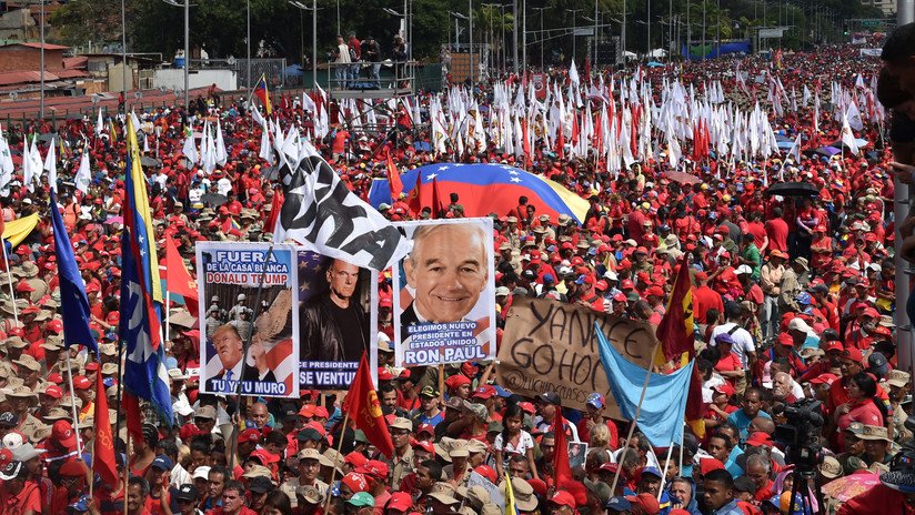 VIDEO: El chavismo sale a las calles de Caracas en apoyo a Nicolás Maduro