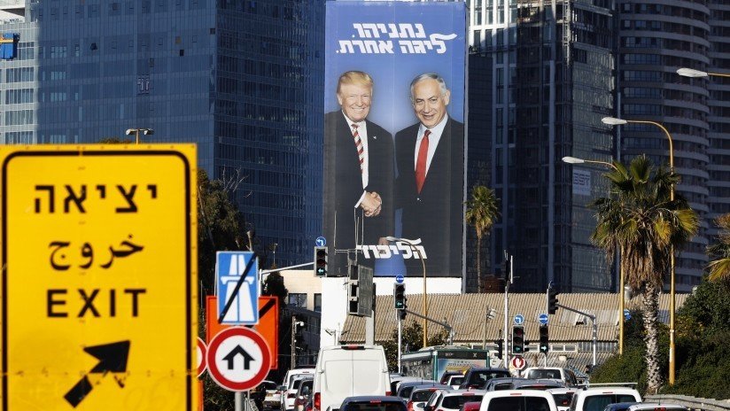 "Uno más repugnante que el otro": la Red se burla de Netanyahu por usar a Trump en sus carteles electorales