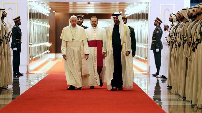 Abu Dabi pone alfombra roja al papa Francisco, crítico de la guerra en Yemen
