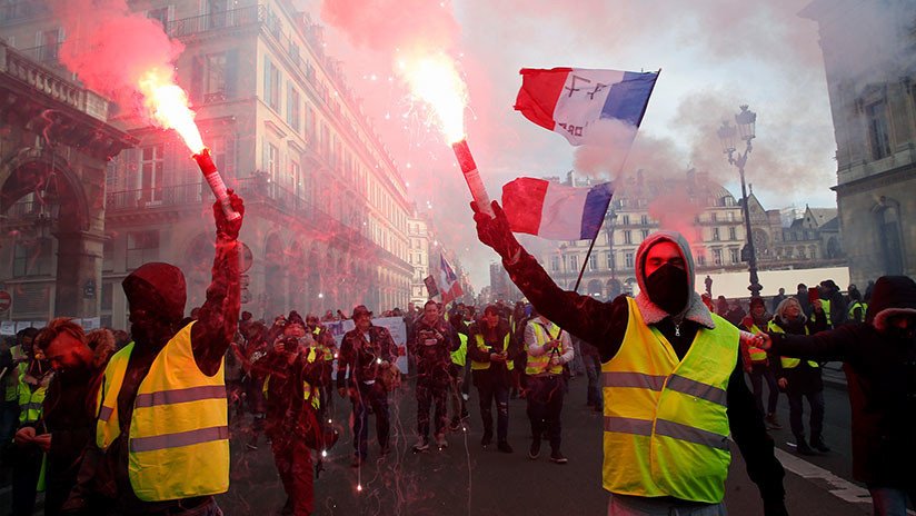 VIDEO: La Policía usa gas lacrimógeno en una manifestación en el centro de París