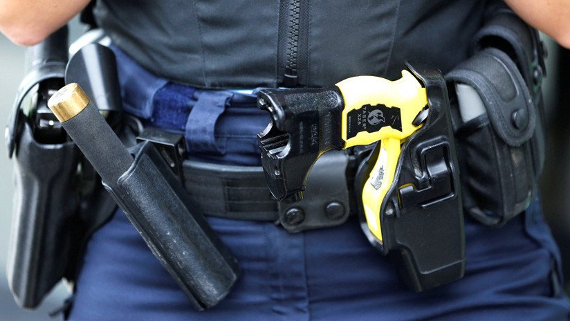 VIDEO: Policías usan una pistola eléctrica contra una alumna en Chicago 