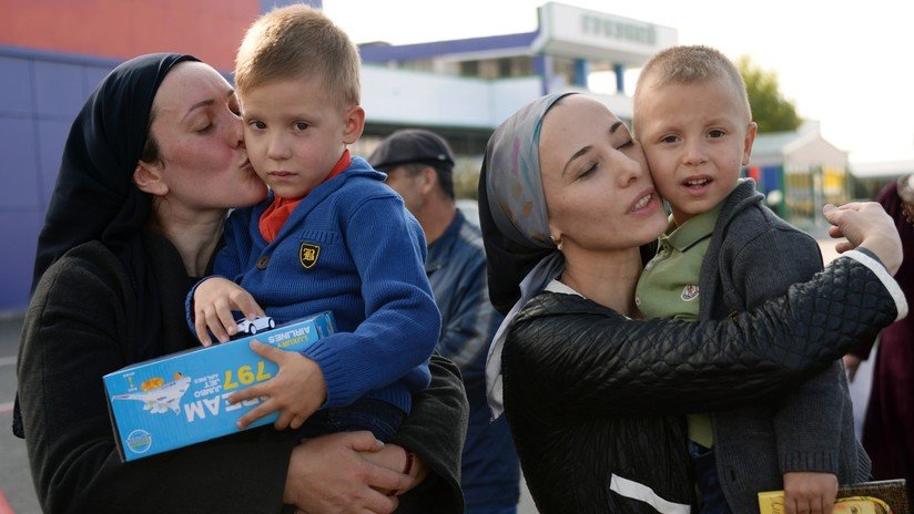 Trasladan de Bagdad a Moscú a 27 niños rusos cuyas madres están en la cárcel o procesadas
