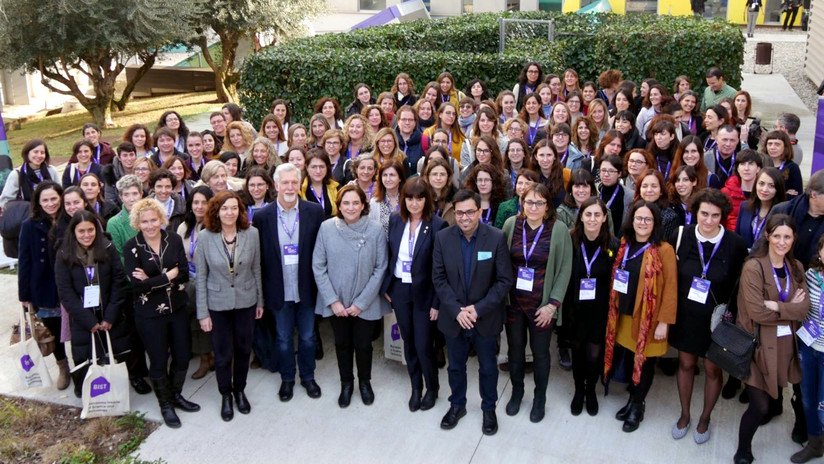 Las mujeres "asaltan" la ciencia en España