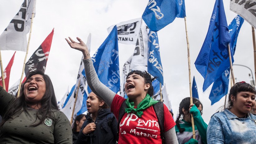 Movimientos populares argentinos se movilizan para exigir una "paritaria social" que contemple la inflación