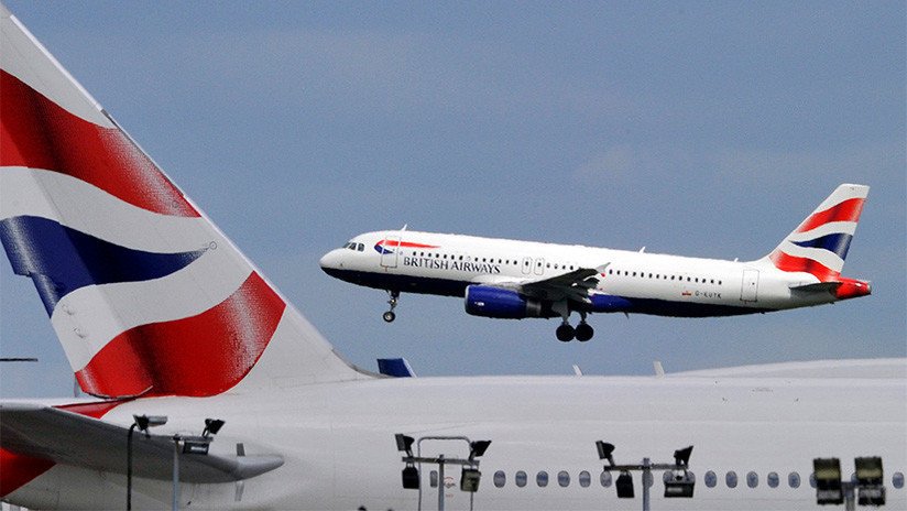 FOTOS: Decenas de pasajeros de British Airways, obligados a dormir en el suelo de un aeropuerto por una cancelación 