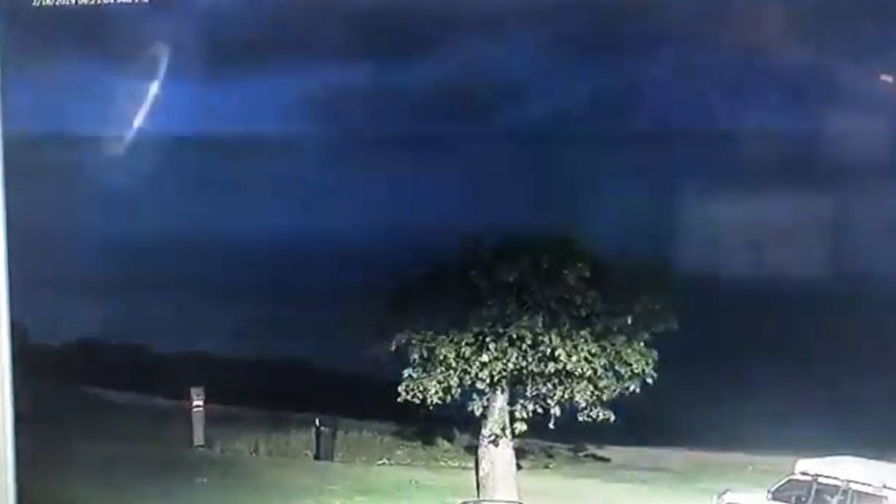 ¿No estamos solos? La Policía de Australia publica imágenes de un extraño objeto surcando el cielo
