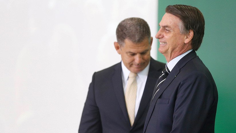Bolsonaro sustituye a uno de sus ministros en la primera crisis interna del Gobierno 