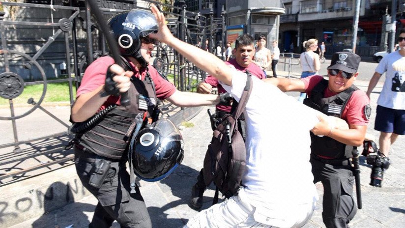 Reprimen protesta de cooperativistas en Buenos Aires y se llevan detenidos trabajadores de prensa