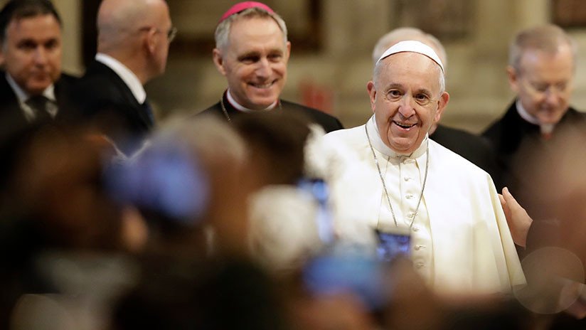 El papa advierte que el mundo espera "medidas concretas" contra la "plaga de abusos sexuales" en la Iglesia católica